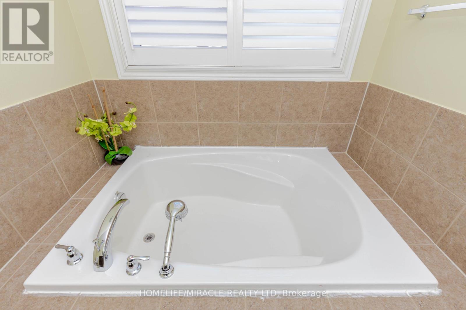 27 Fossil Street, Brampton (Bram East), Ontario  L6P 3G7 - Photo 34 - W12292069