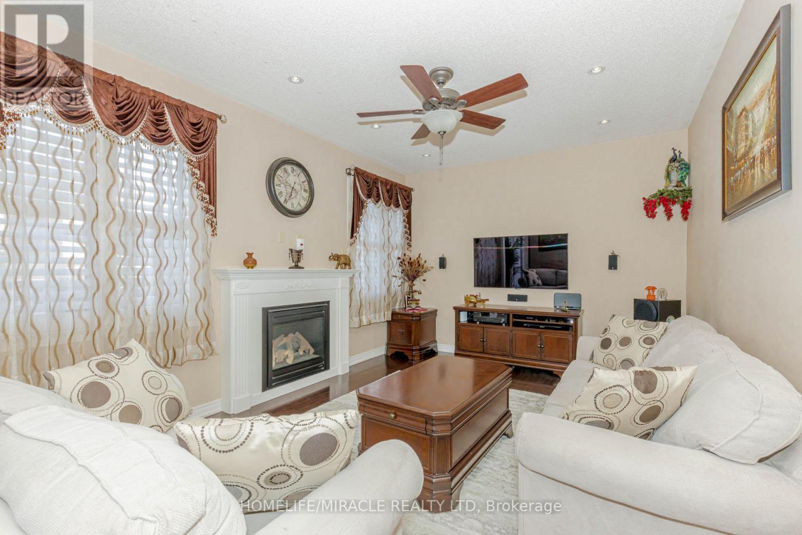 27 Fossil Street, Brampton (Bram East), Ontario  L6P 3G7 - Photo 19 - W12292069