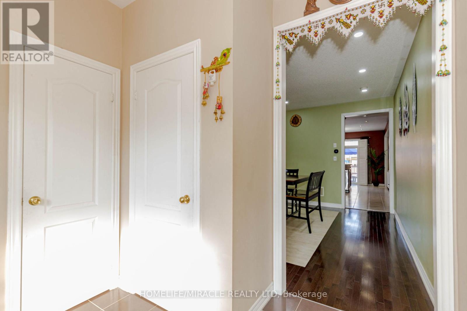 27 Fossil Street, Brampton (Bram East), Ontario  L6P 3G7 - Photo 8 - W12292069