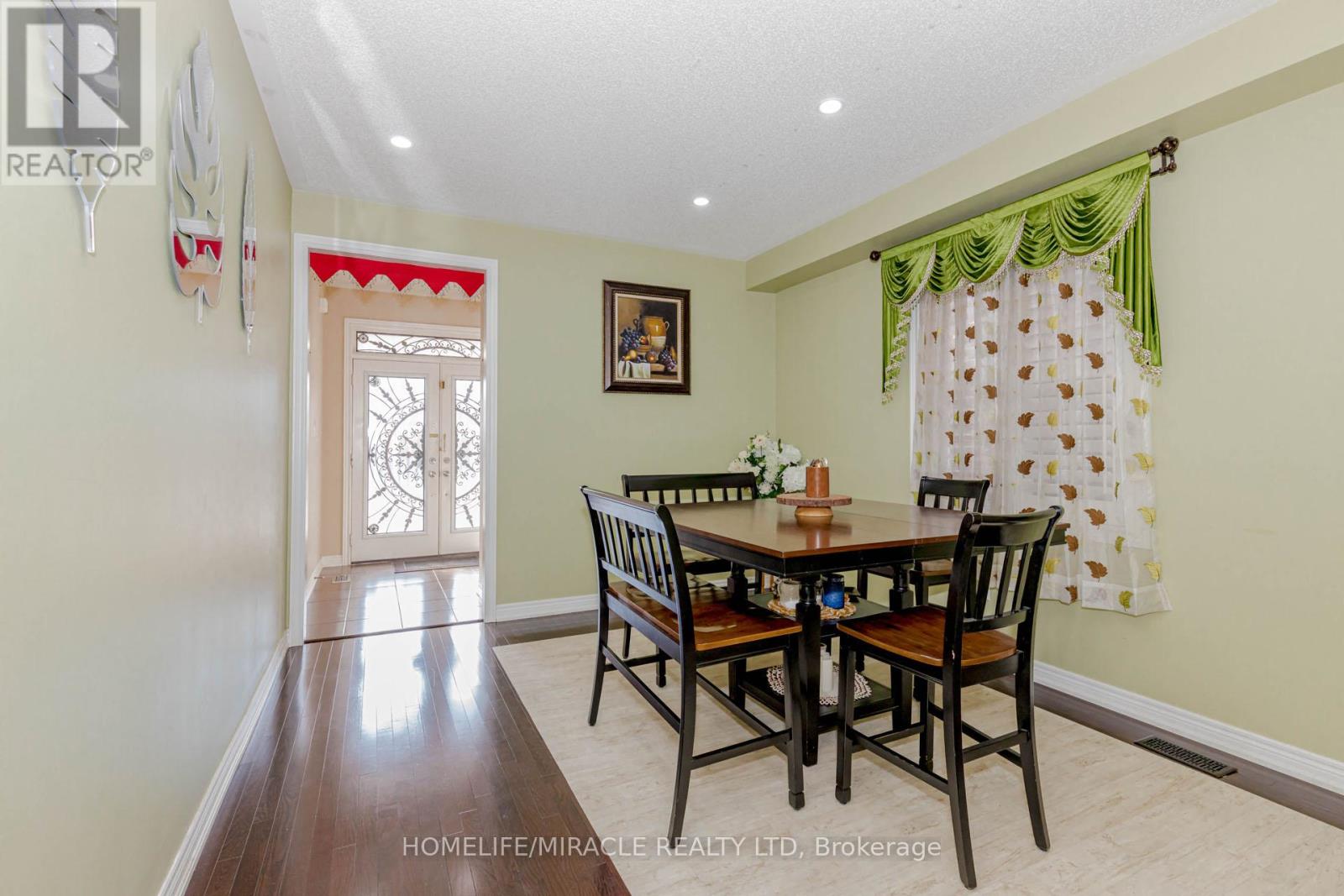 27 Fossil Street, Brampton (Bram East), Ontario  L6P 3G7 - Photo 9 - W12292069