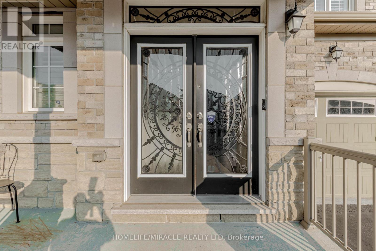 27 Fossil Street, Brampton (Bram East), Ontario  L6P 3G7 - Photo 6 - W12292069