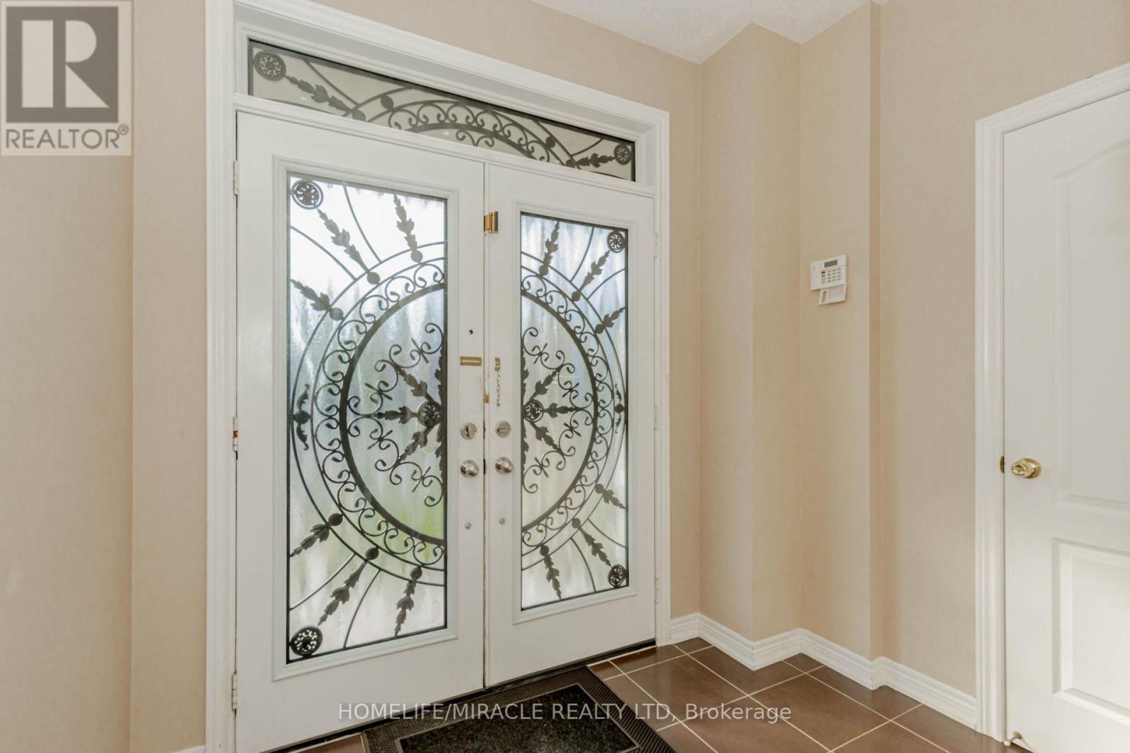 27 Fossil Street, Brampton (Bram East), Ontario  L6P 3G7 - Photo 7 - W12292069