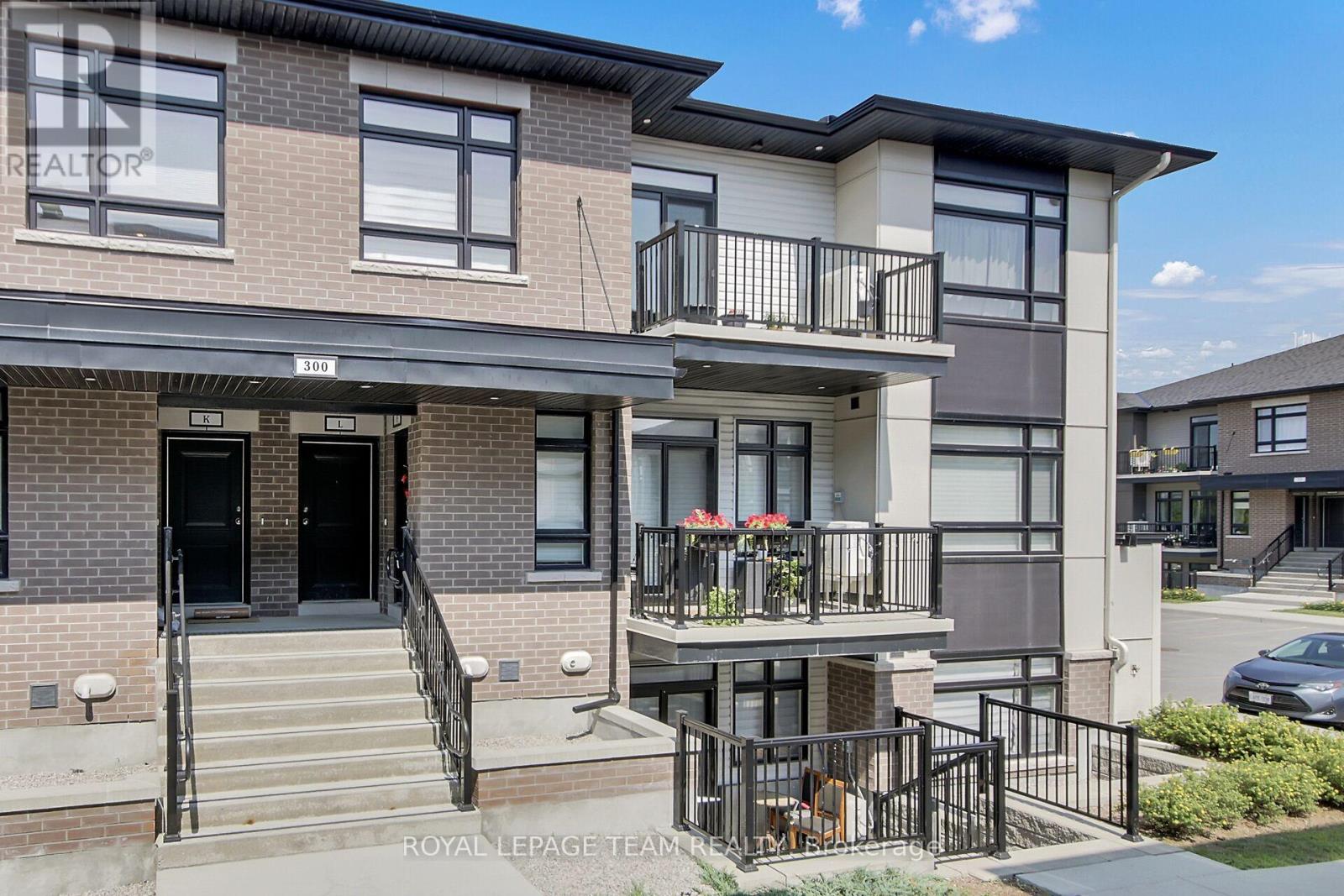 H - 300 Tulum Crescent, Ottawa, Ontario  K2S 2Y4 - Photo 2 - X12292428