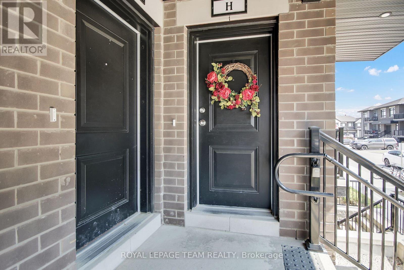 H - 300 Tulum Crescent, Ottawa, Ontario  K2S 2Y4 - Photo 3 - X12292428