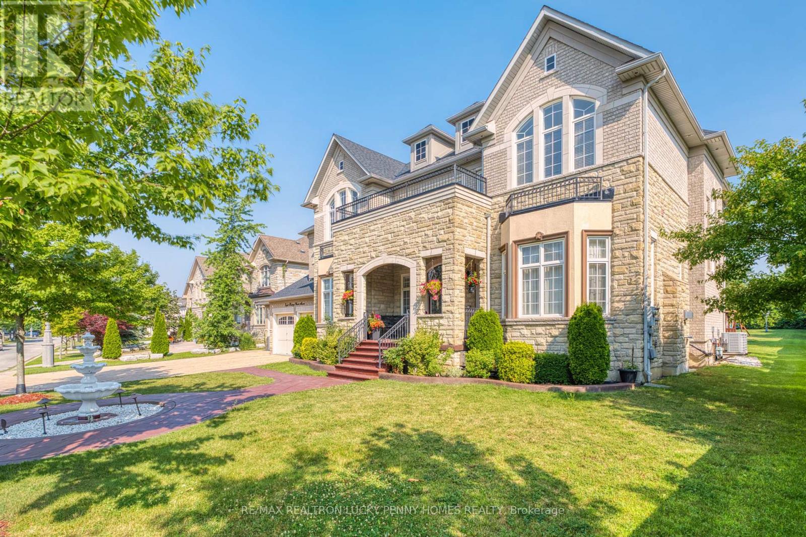 Property at 8 HERITAGE WOODS MANOR image 2