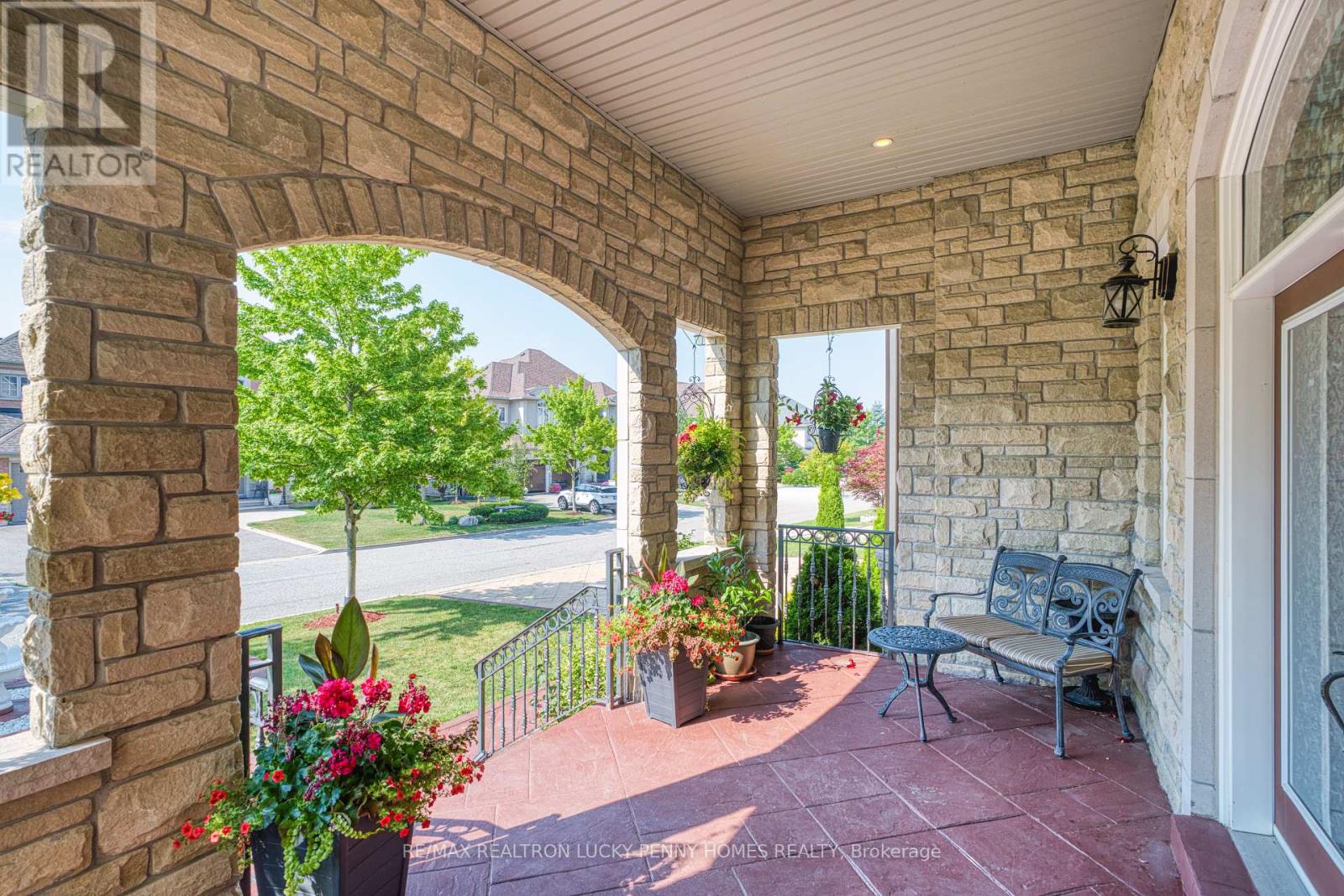 Property at 8 HERITAGE WOODS MANOR image 4