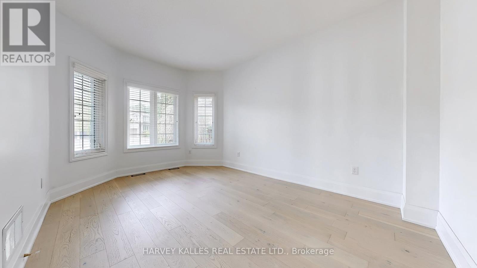 13 Oakside Court, Barrie, Ontario  L4N 5V5 - Photo 11 - S12292293