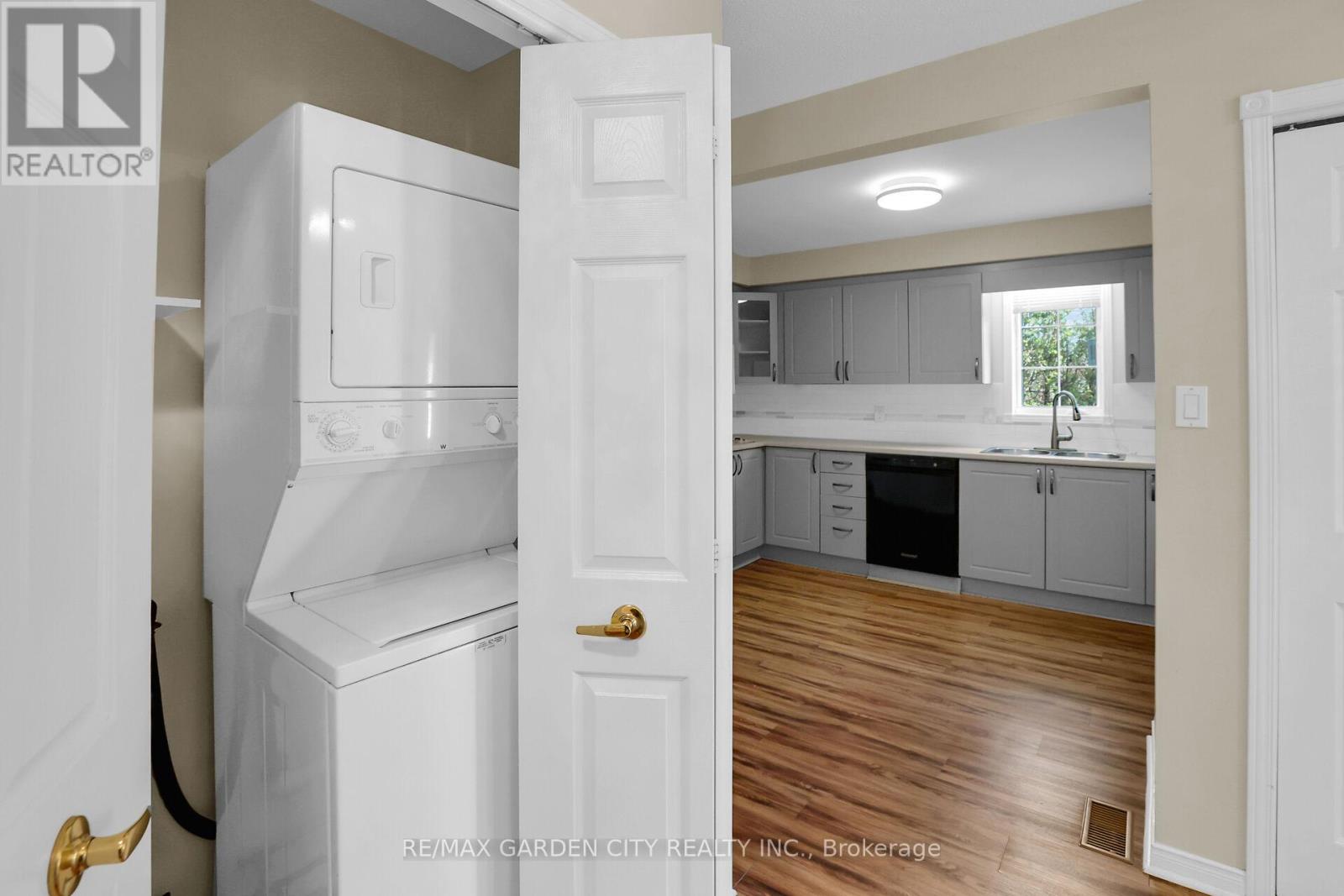 7 Village Drive, West Lincoln (Smithville), Ontario  L0R 2A0 - Photo 16 - X12292328