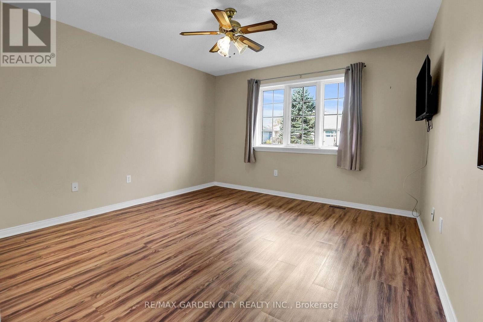 7 Village Drive, West Lincoln (Smithville), Ontario  L0R 2A0 - Photo 9 - X12292328