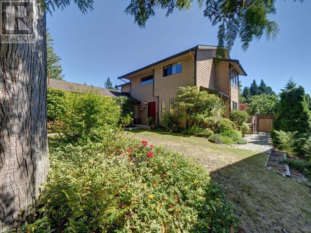 Property at 1553 CYPRESS WAY image 4