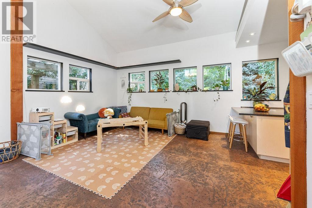 Property at 4174 SUNSHINE COAST HIGHWAY image 2