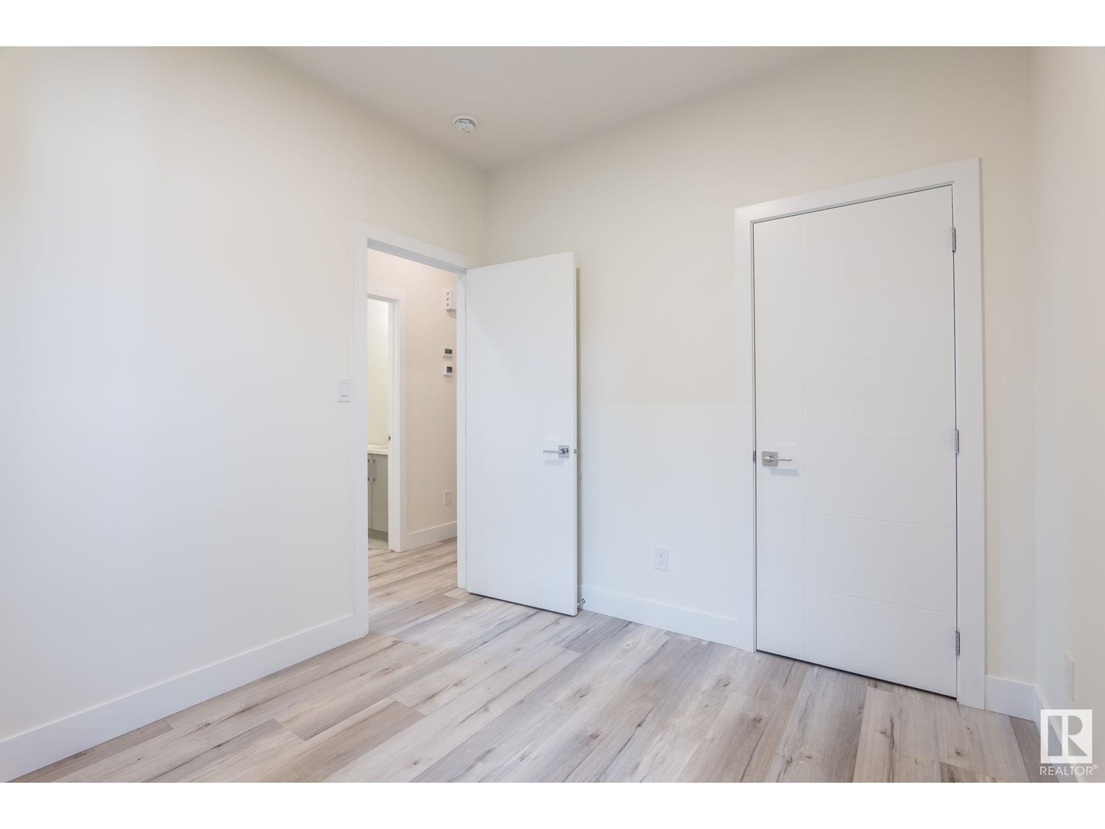 Property at 60 Hemingway CR image 5