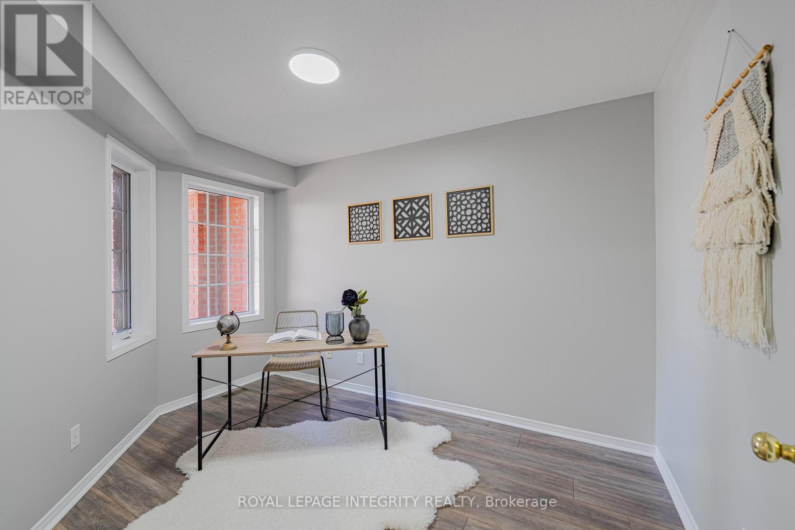 Property at 165 KINROSS PRIVATE image 4