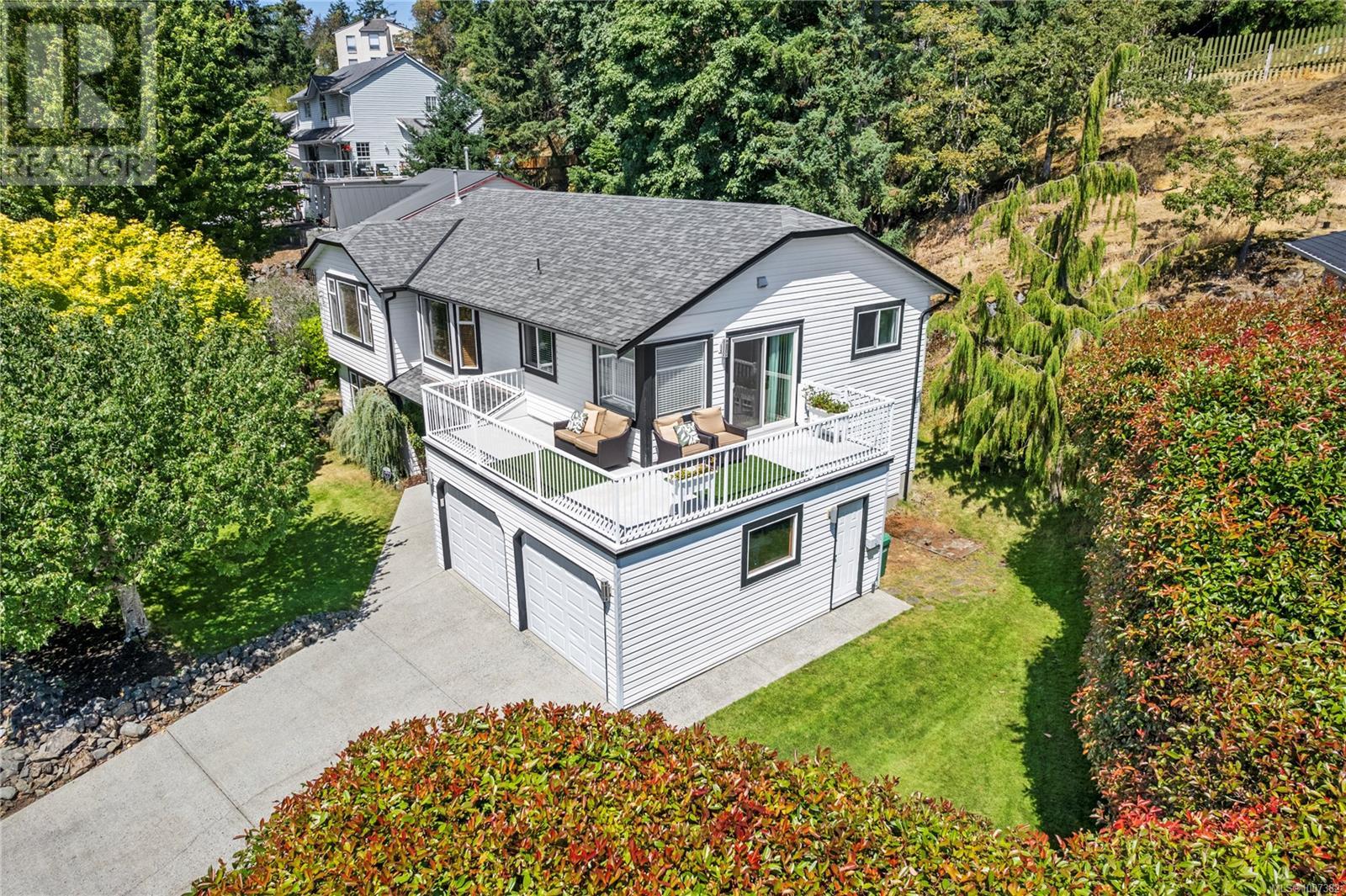 Property at 309 Nottingham Dr image 2