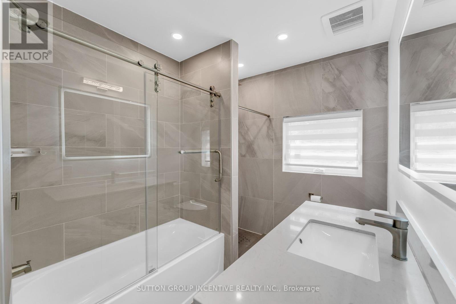 55 Dorward Drive, Toronto (Mount Olive-Silverstone-Jamestown), Ontario  M9V 2J4 - Photo 48 - W12292431