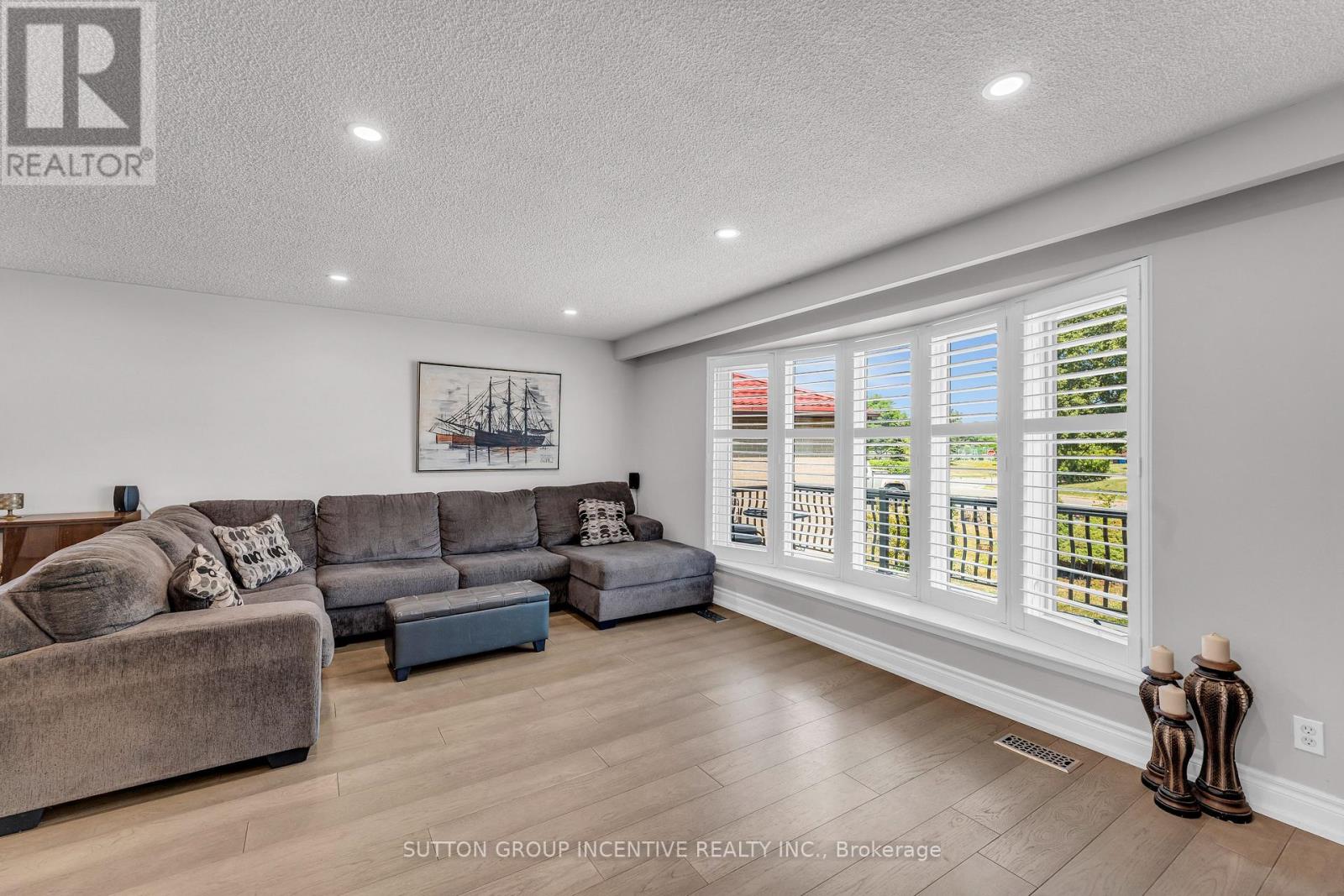55 Dorward Drive, Toronto, Ontario  M9V 2J4 - Photo 9 - W12292431