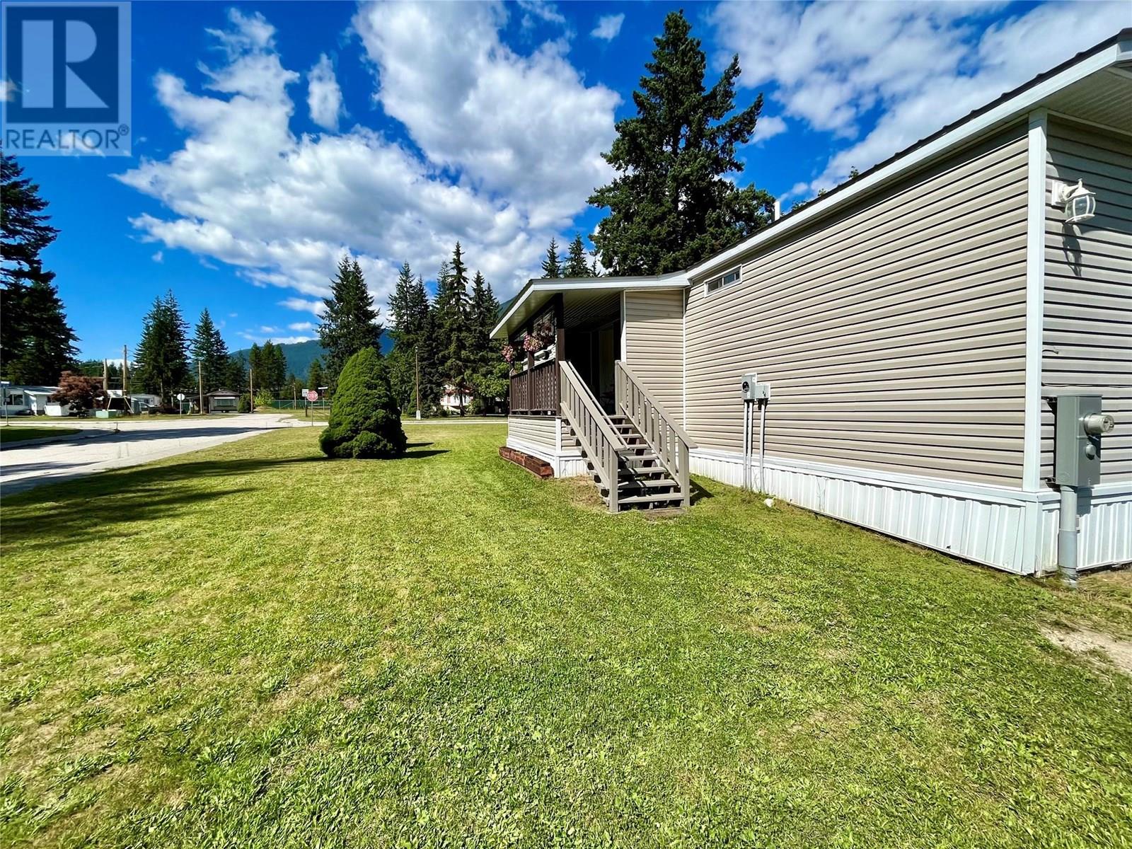 833 Columbia Crescent, nakusp, British Columbia