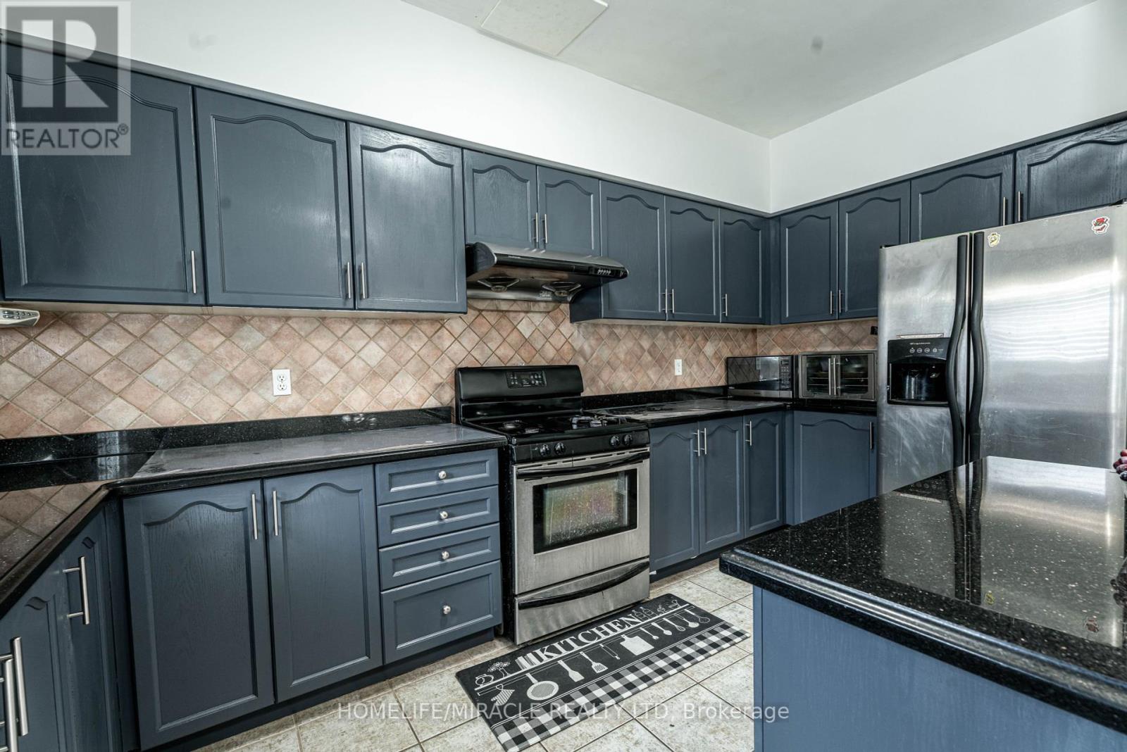 16 Signet Court, Brampton (Fletcher's Meadow), Ontario  L7A 2V1 - Photo 16 - W12292547