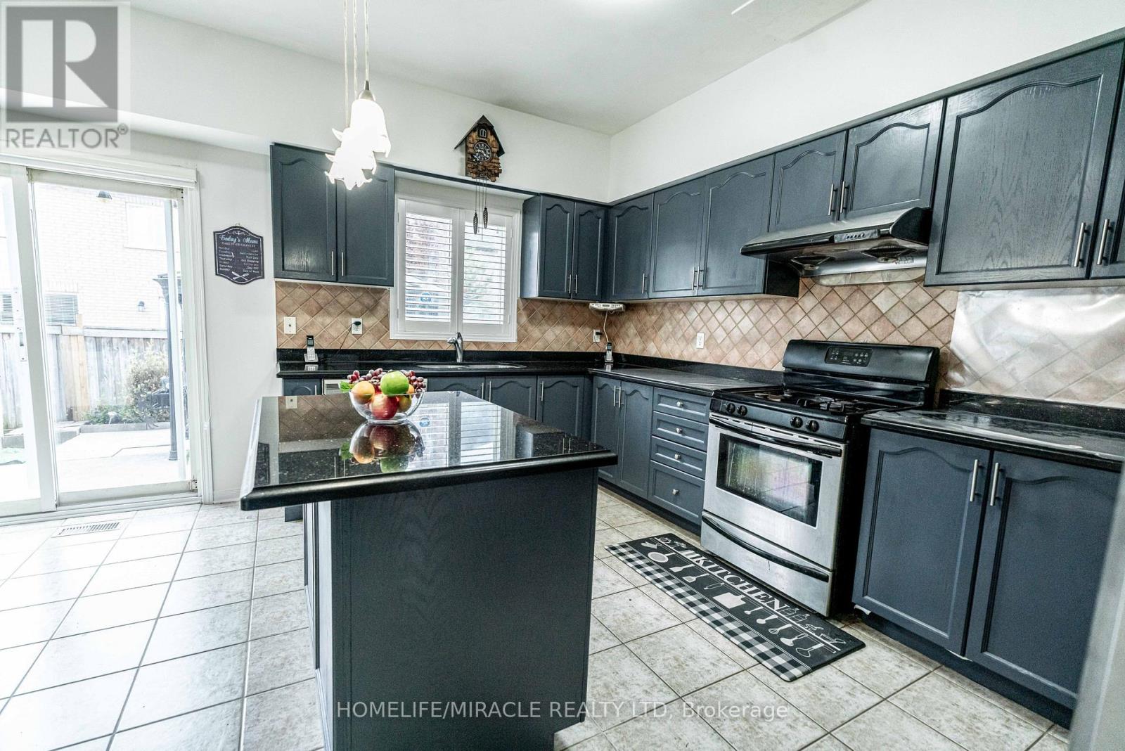 16 Signet Court, Brampton (Fletcher's Meadow), Ontario  L7A 2V1 - Photo 17 - W12292547