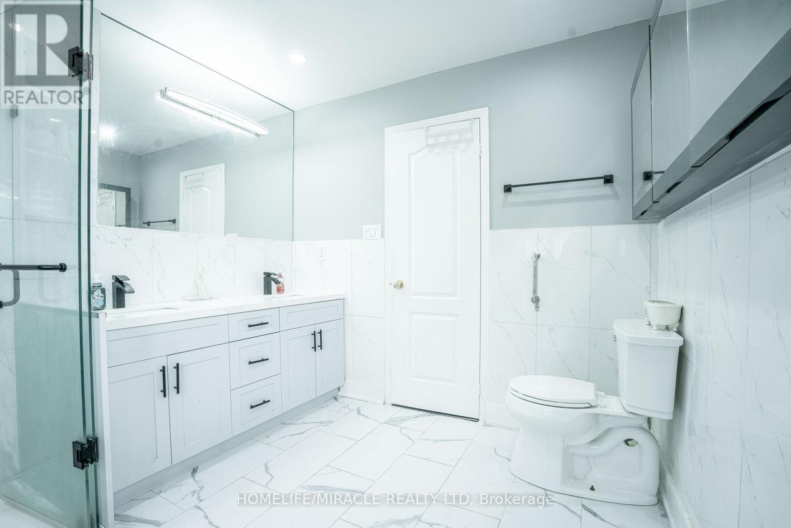 16 Signet Court, Brampton (Fletcher's Meadow), Ontario  L7A 2V1 - Photo 30 - W12292547