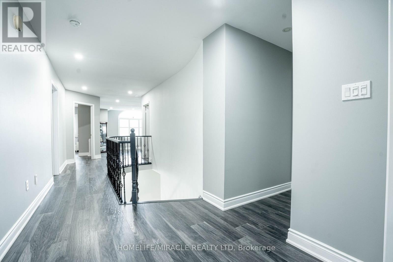 16 Signet Court, Brampton (Fletcher's Meadow), Ontario  L7A 2V1 - Photo 31 - W12292547