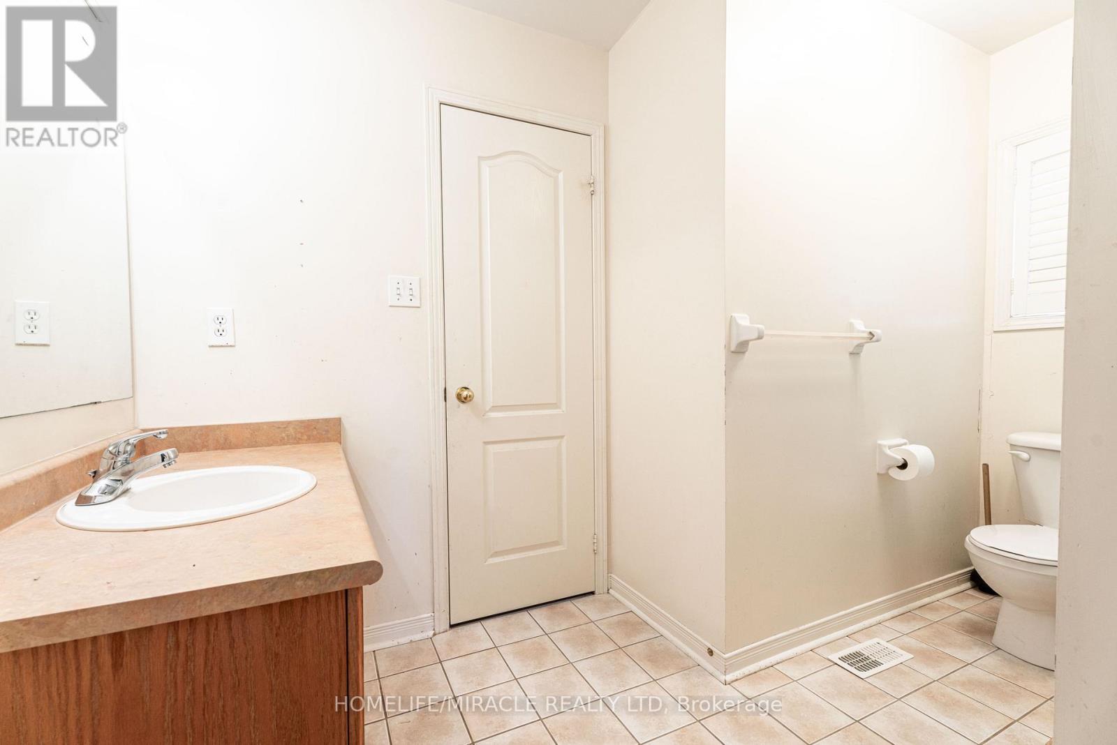 16 Signet Court, Brampton (Fletcher's Meadow), Ontario  L7A 2V1 - Photo 44 - W12292547