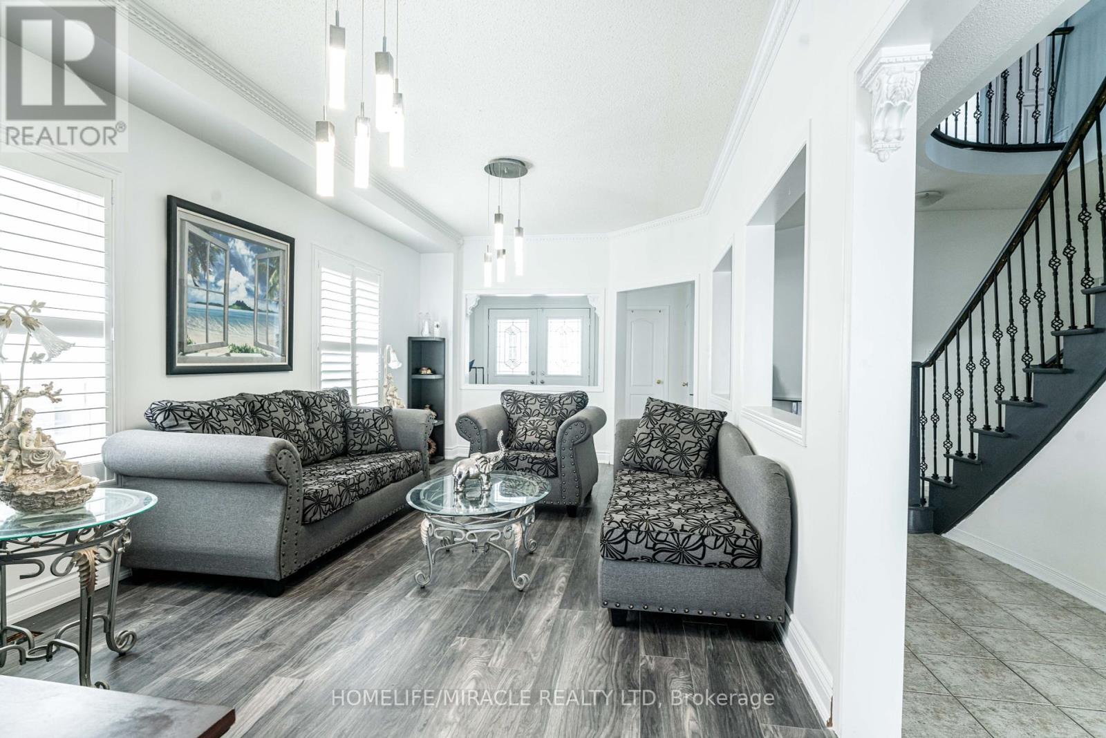 16 Signet Court, Brampton (Fletcher's Meadow), Ontario  L7A 2V1 - Photo 7 - W12292547