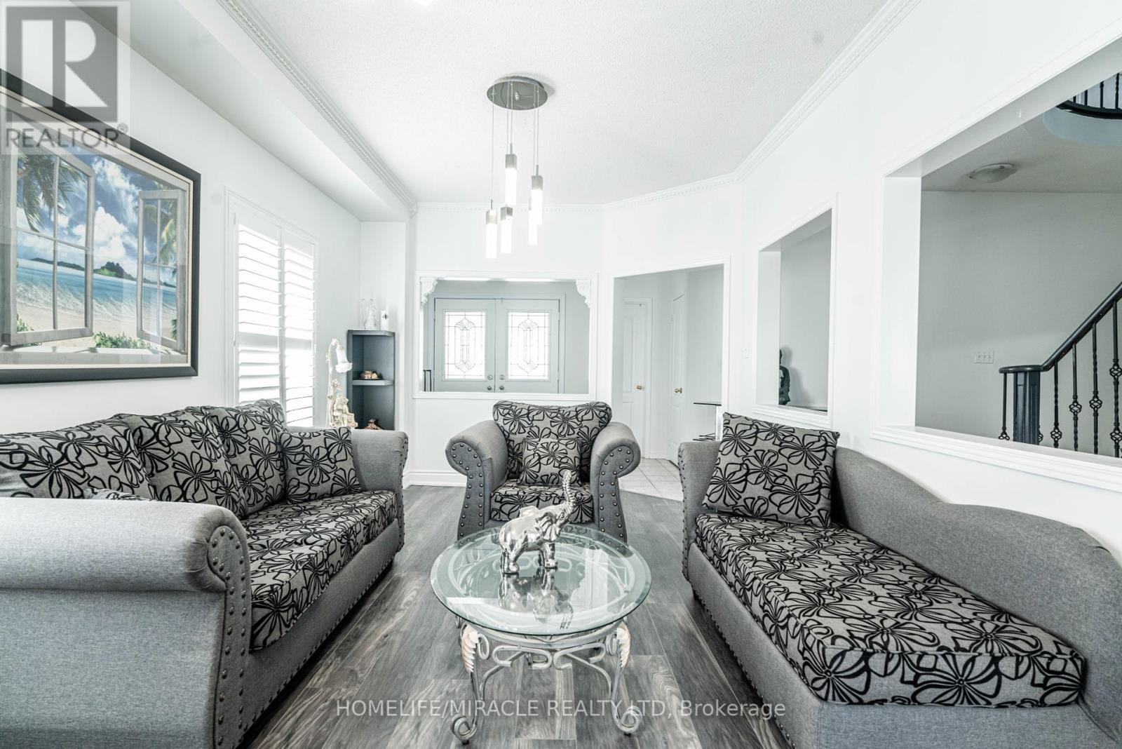 16 Signet Court, Brampton (Fletcher's Meadow), Ontario  L7A 2V1 - Photo 9 - W12292547