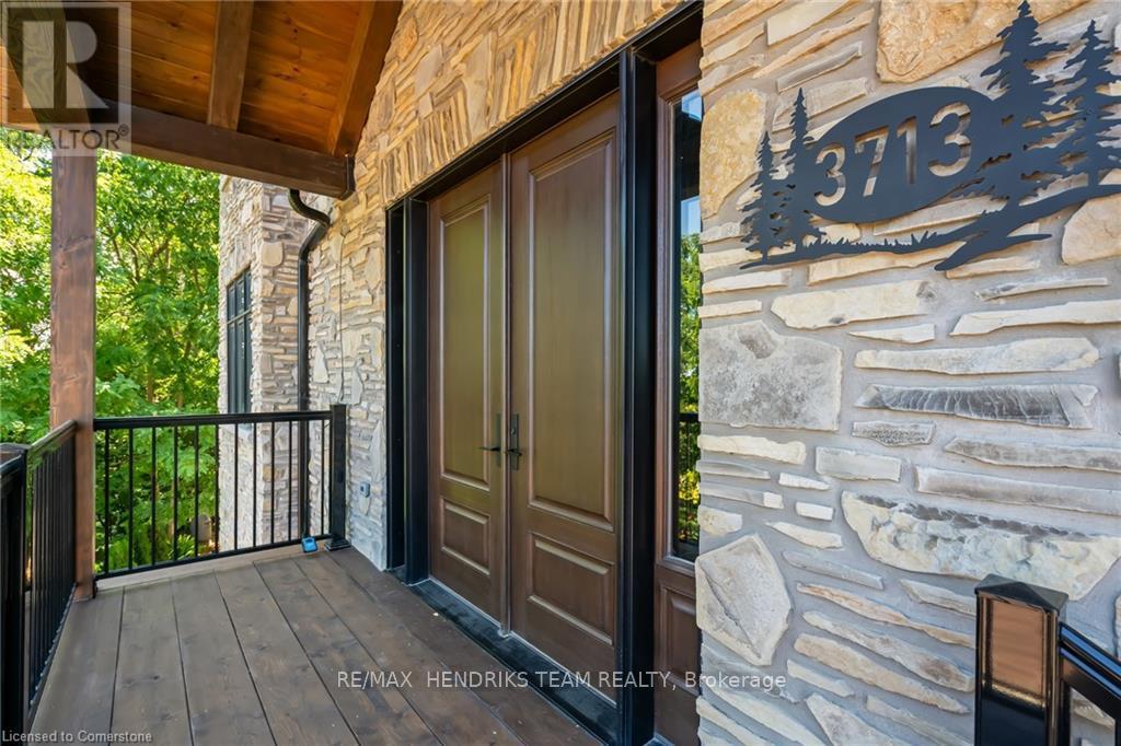 3713 Nineteenth Street, Lincoln (Lincoln-Jordan/vineland), Ontario  L0R 1S0 - Photo 2 - X12292608