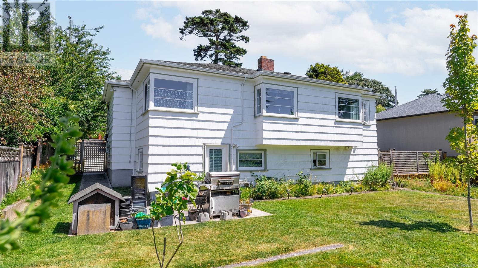 Property at 2075 Lorne Terr image 3