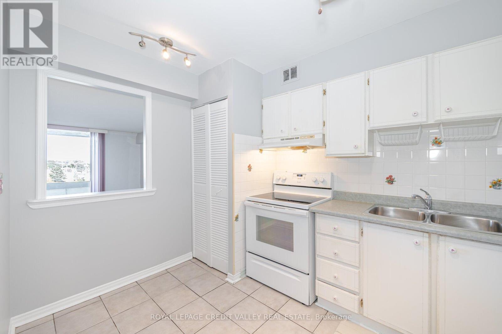 405 - 5 San Romanoway, Toronto, Ontario  M3N 2Y4 - Photo 11 - W12292562