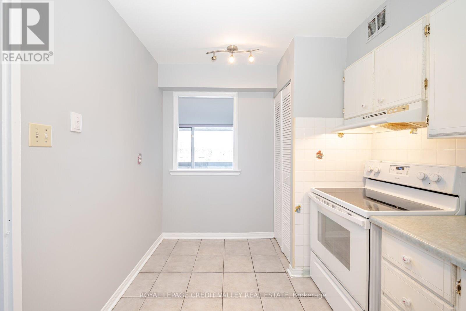 405 - 5 San Romanoway, Toronto, Ontario  M3N 2Y4 - Photo 12 - W12292562