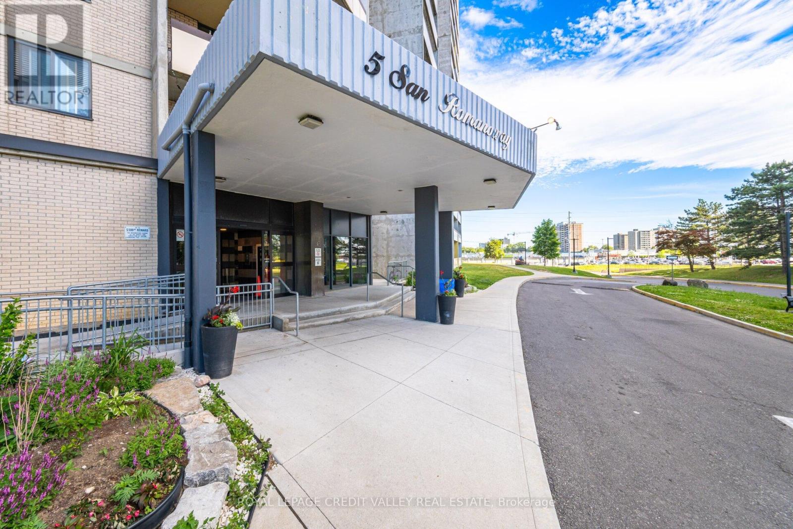 405 - 5 San Romanoway, Toronto, Ontario  M3N 2Y4 - Photo 2 - W12292562