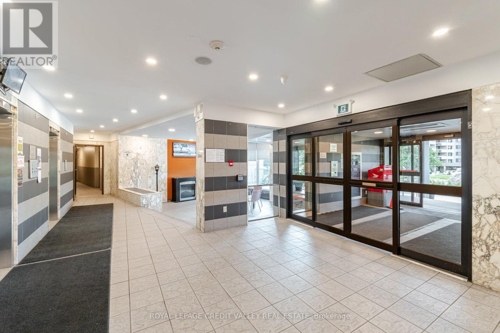 405 - 5 San Romanoway, Toronto, Ontario  M3N 2Y4 - Photo 3 - W12292562