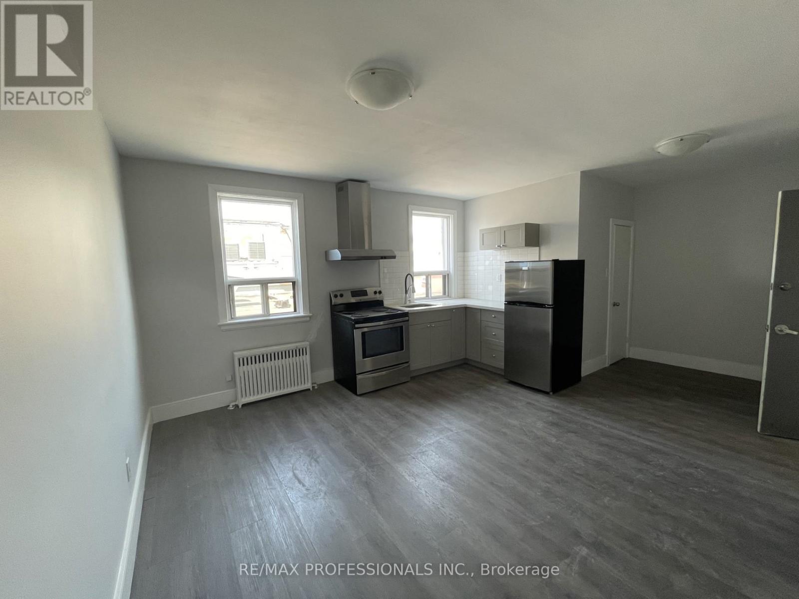 1 - 3210 Lake Shore Boulevard, Toronto, Ontario M8V 1L9 - Photo 2 - W12292596