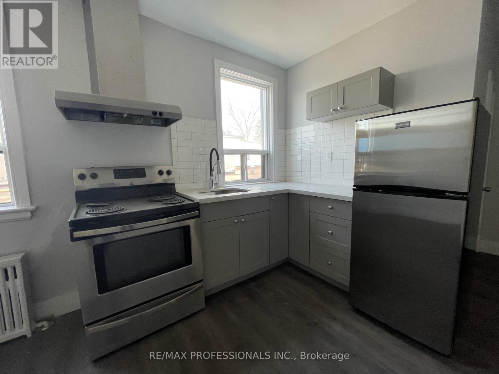 1 - 3210 Lake Shore Boulevard, Toronto, Ontario M8V 1L9 - Photo 3 - W12292596