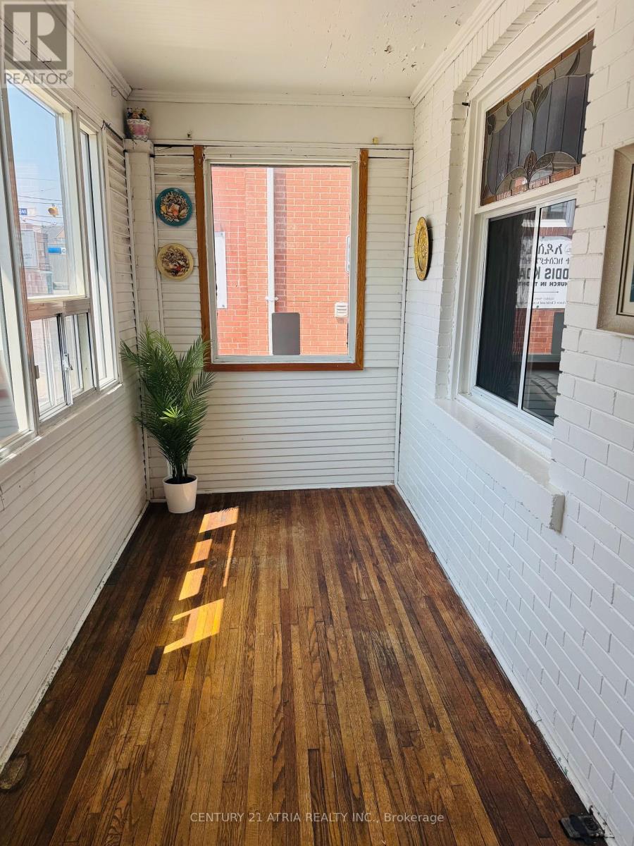 869 Pape Avenue E, Toronto (Danforth Village-East York), Ontario  M4K 3T7 - Photo 2 - E12292620