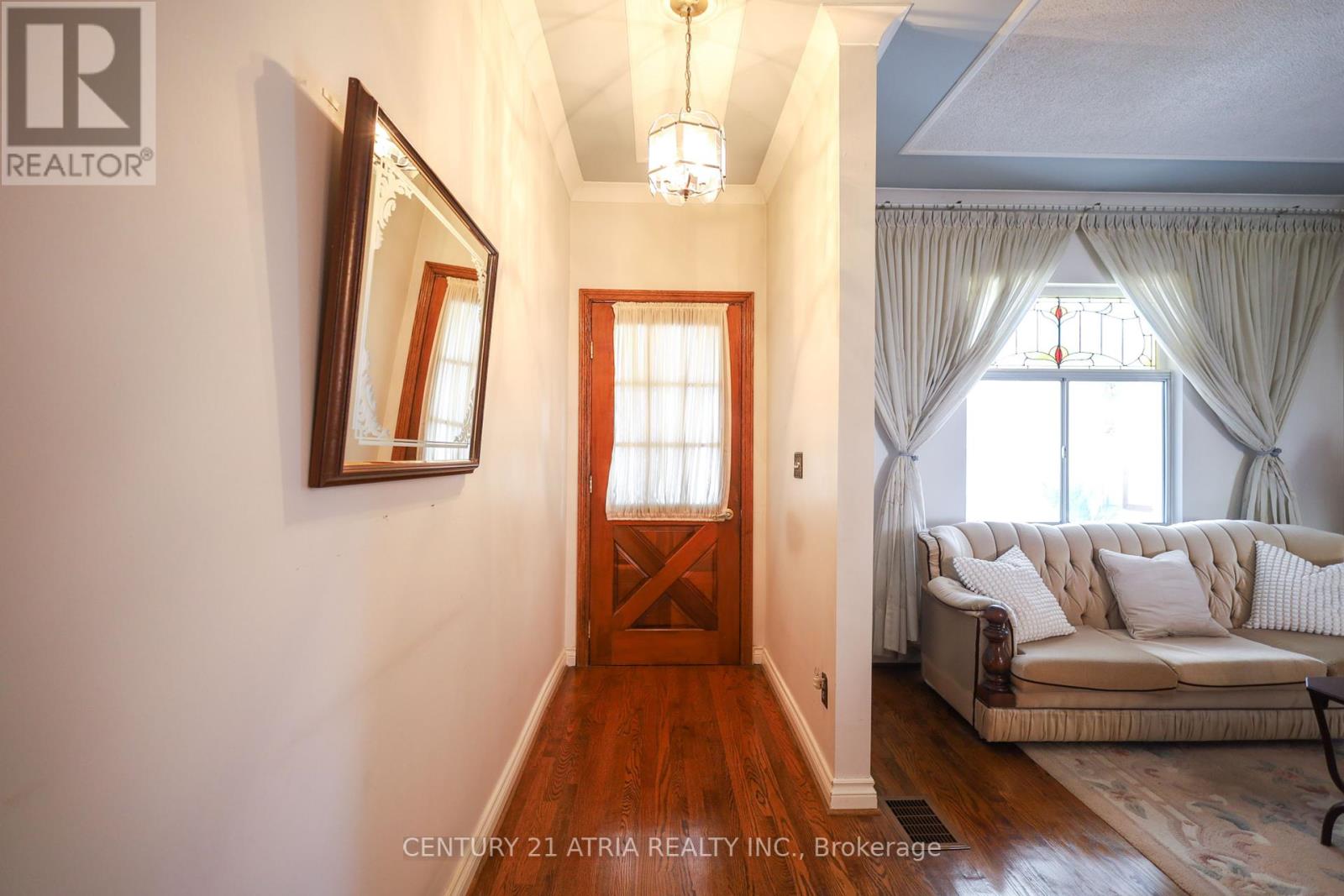 869 Pape Avenue E, Toronto (Danforth Village-East York), Ontario  M4K 3T7 - Photo 4 - E12292620