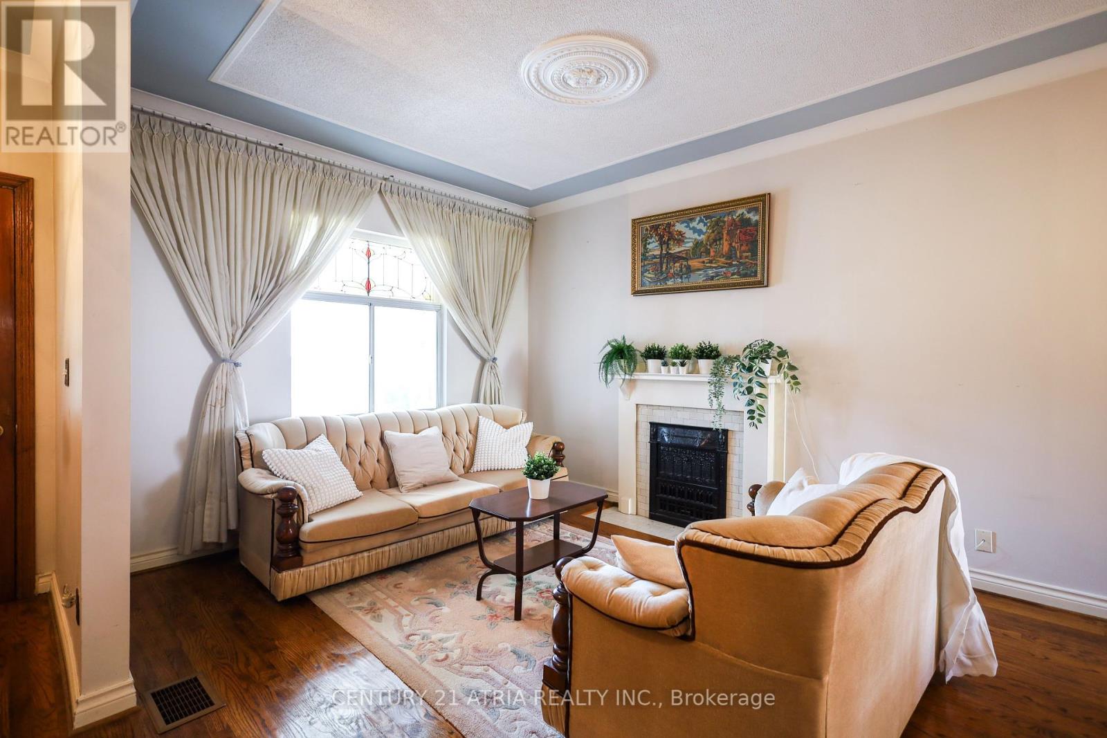 869 Pape Avenue E, Toronto (Danforth Village-East York), Ontario  M4K 3T7 - Photo 5 - E12292620