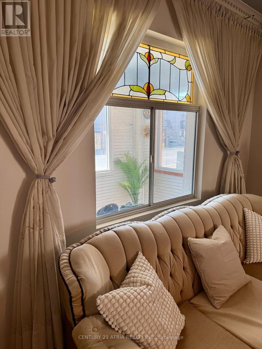869 Pape Avenue E, Toronto (Danforth Village-East York), Ontario  M4K 3T7 - Photo 6 - E12292620