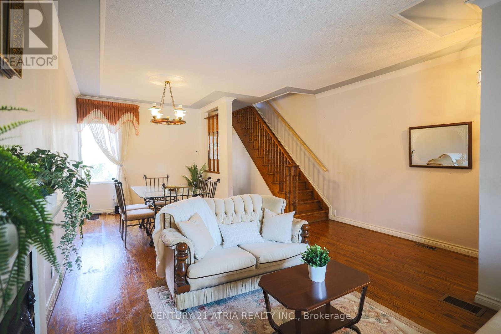 869 Pape Avenue E, Toronto (Danforth Village-East York), Ontario  M4K 3T7 - Photo 7 - E12292620