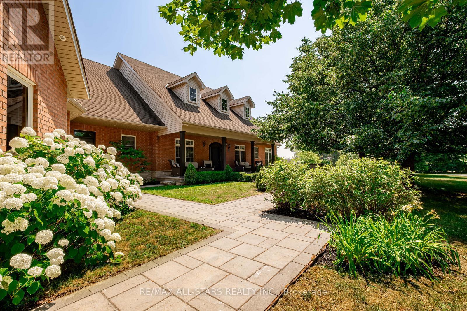 2 Robert Gray Road, Whitchurch-Stouffville (Ballantrae), Ontario  L4A 1M4 - Photo 6 - N12292624