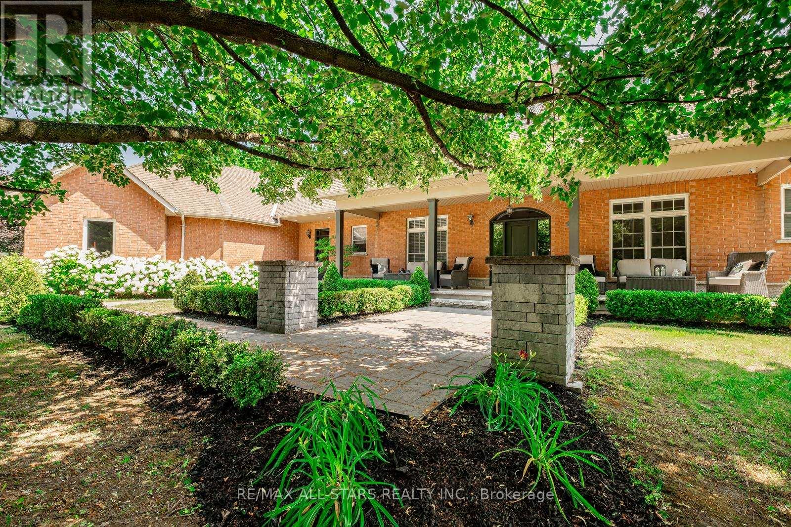 2 Robert Gray Road, Whitchurch-Stouffville (Ballantrae), Ontario  L4A 1M4 - Photo 8 - N12292624