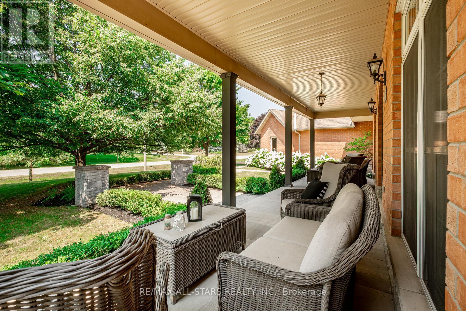2 Robert Gray Road, Whitchurch-Stouffville (Ballantrae), Ontario  L4A 1M4 - Photo 9 - N12292624