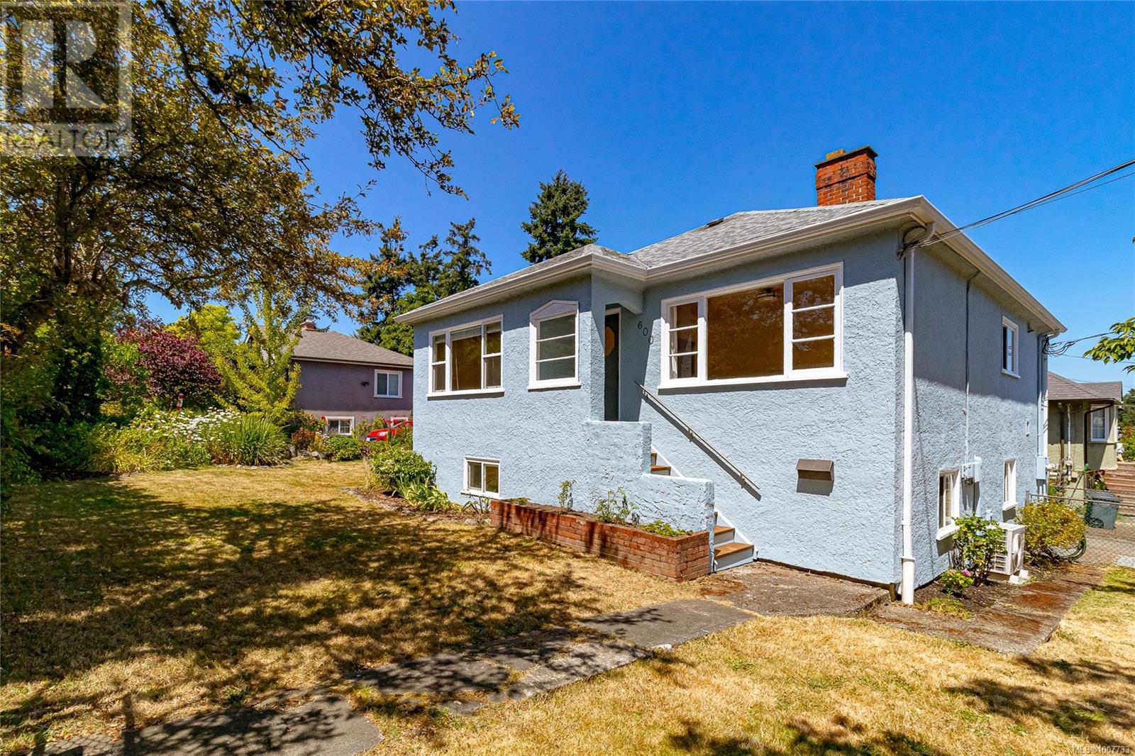 Property at 600 Cowper St image 1