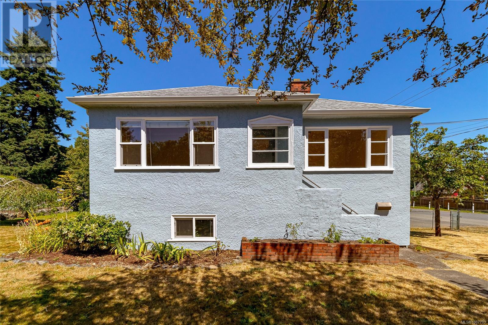 Property at 600 Cowper St image 2