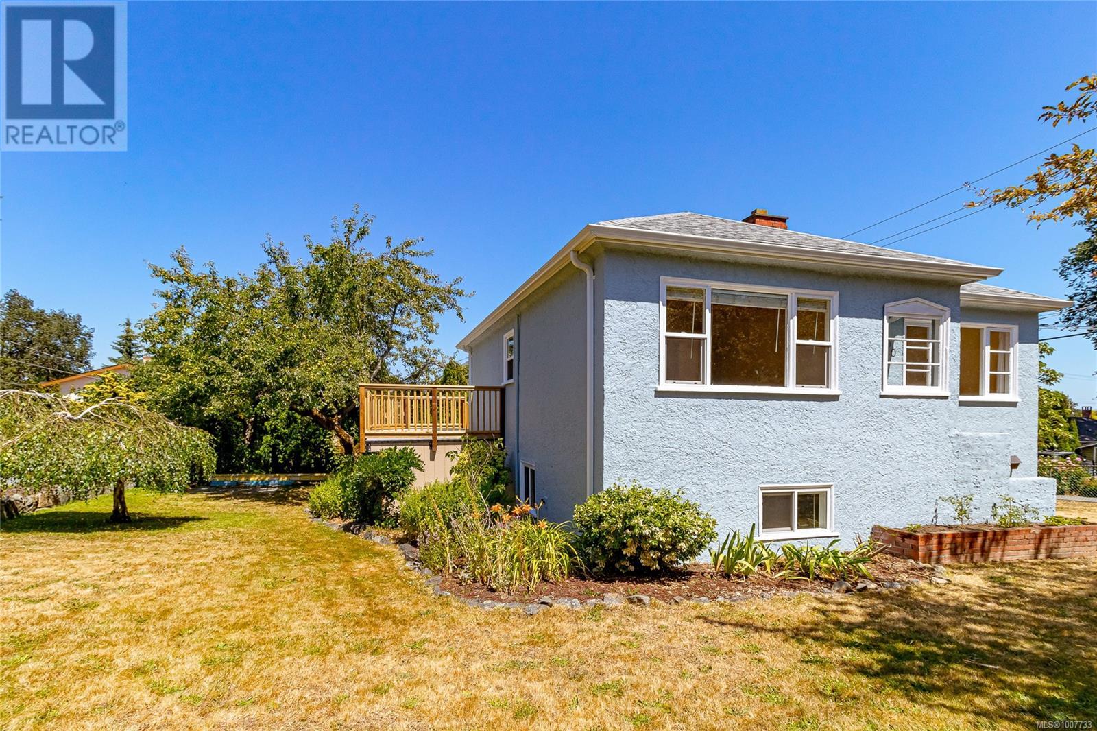 Property at 600 Cowper St image 3