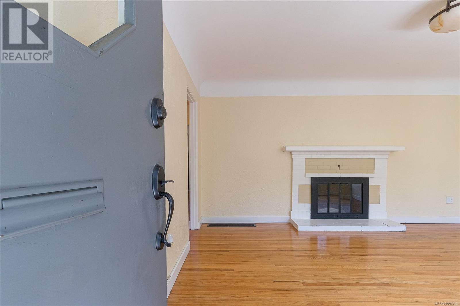 Property at 600 Cowper St image 5