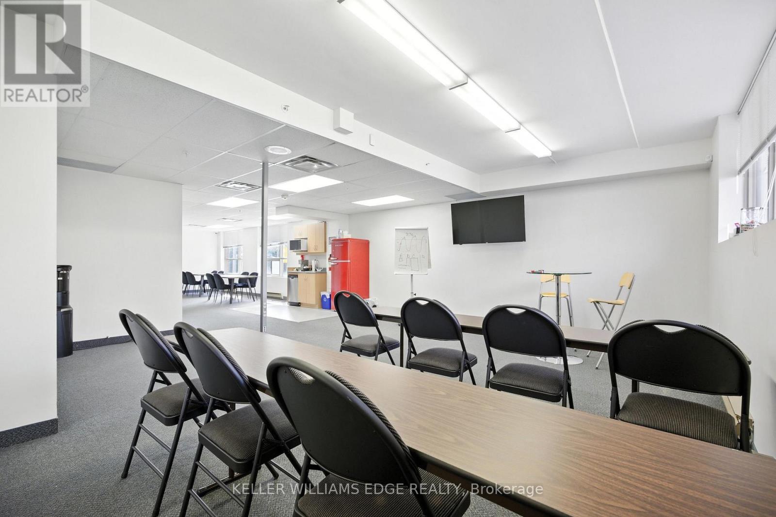 201 - 2100 Bloor Street W, Toronto, Ontario  M6S 1M7 - Photo 5 - W12292633