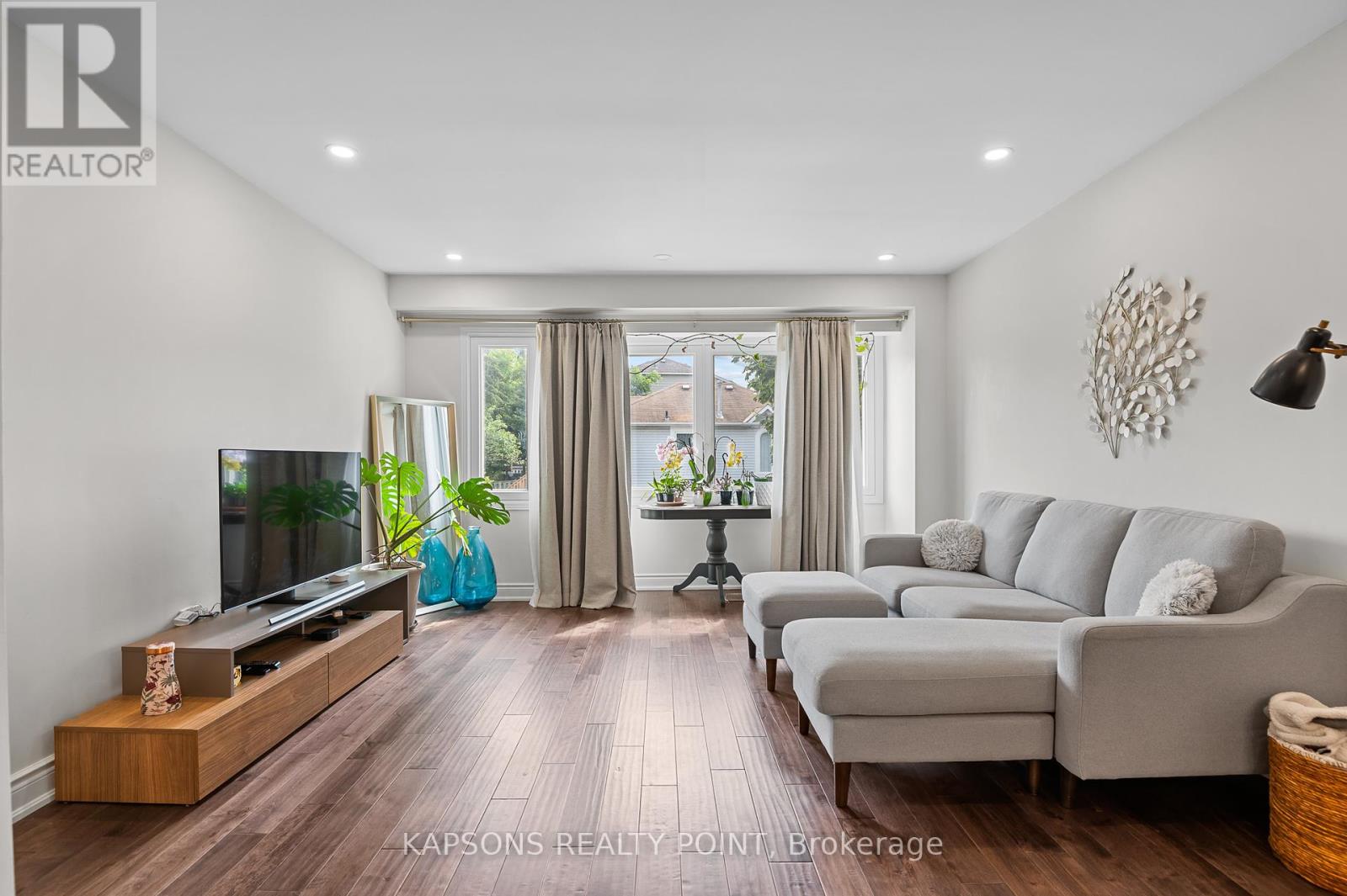 1255 Woodhill Court, Mississauga, Ontario  L5E 3H2 - Photo 11 - W12292438